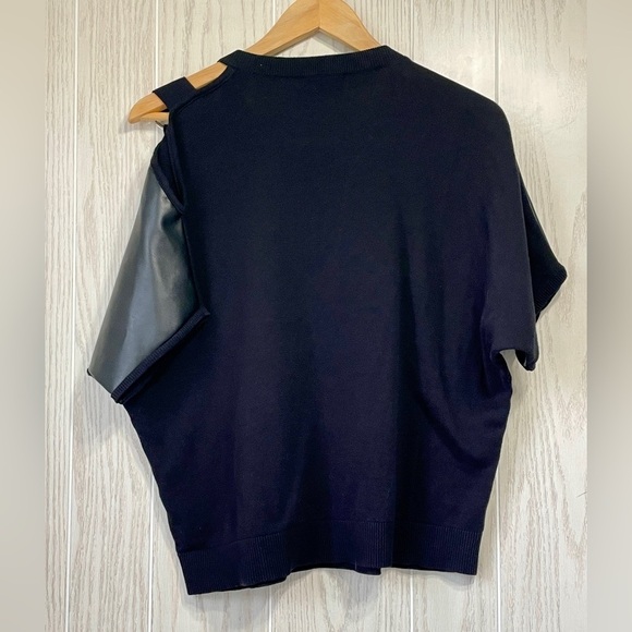 DKNY FAUX LEATHER SHOULDER DETAIL BLACK TOP Size S NWOT - Picture 5 of 5